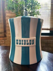 Edibles jar for stylish safety
